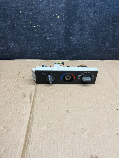 2001 - 2007 GMC Chevrolet Express 1500 Climate Control A/C AI2706 DG0