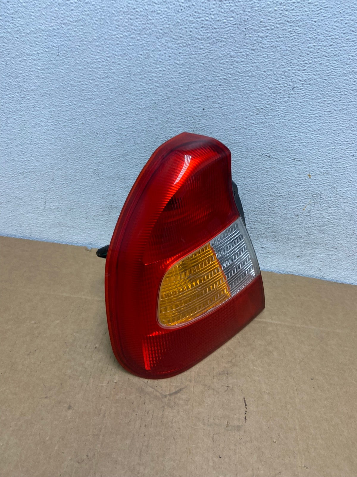 2000-2002 Hyundai Accent Sedan Left Driver LH Tail Light AD5446 LK2