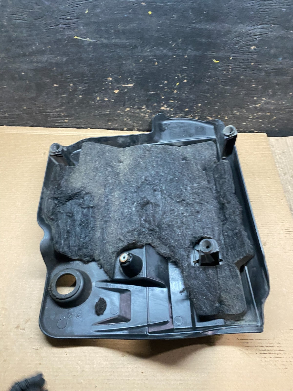 2010 to 2012 Chevrolet Equinox V6 VVT Plastic Engine Cover Shield v9328 DG6