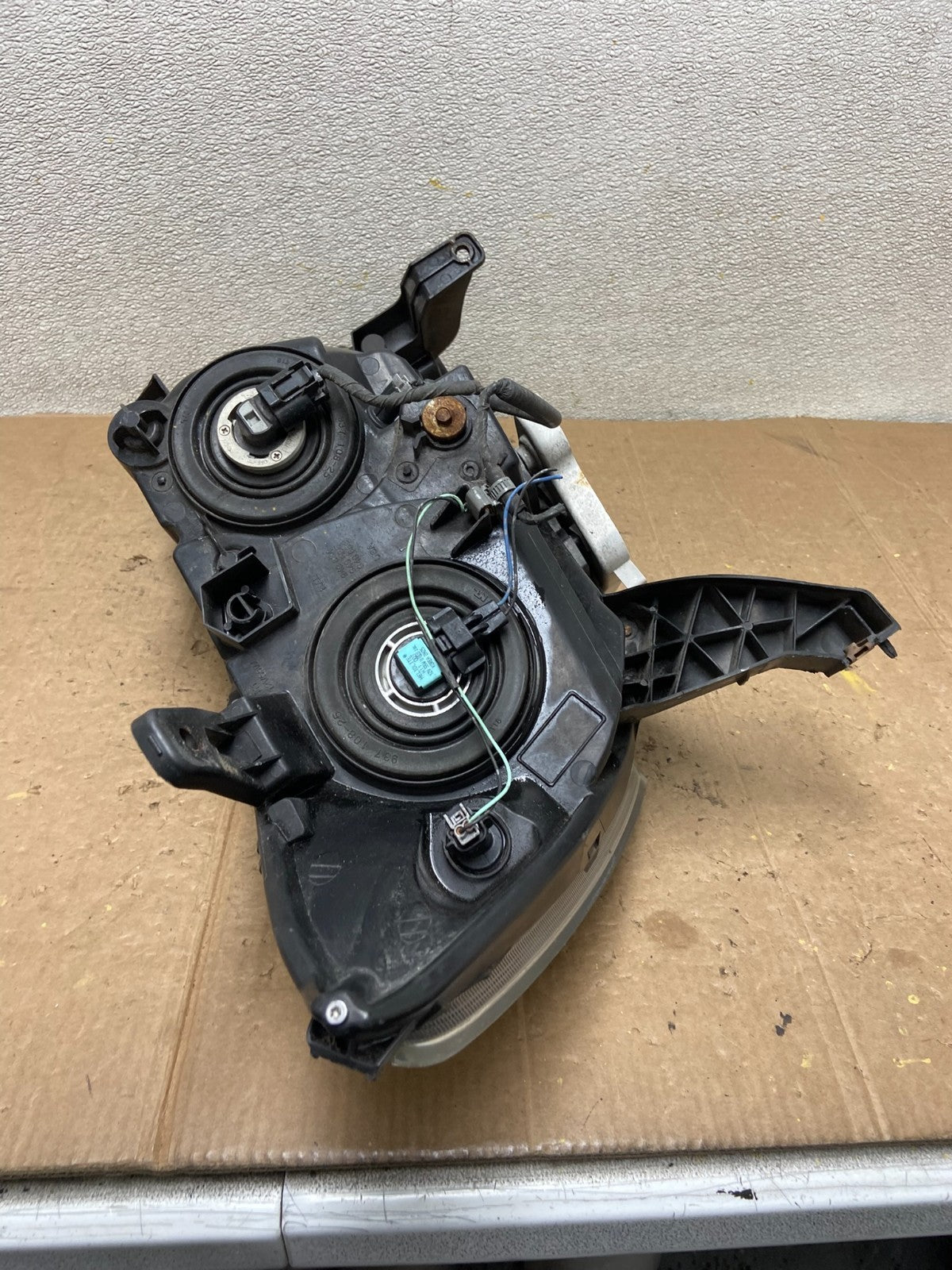 2013 to 2016 Nissan Pathfinder Left Driver LH Side Headlight Halogen OEM AA41119