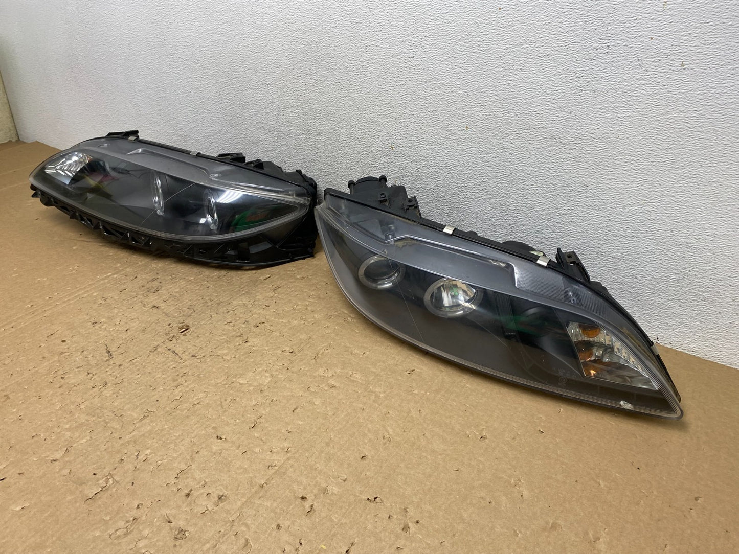 2003 to 2006 Mazda 6 Left Driver LH Side Halogen Headlight AG1369 DG1