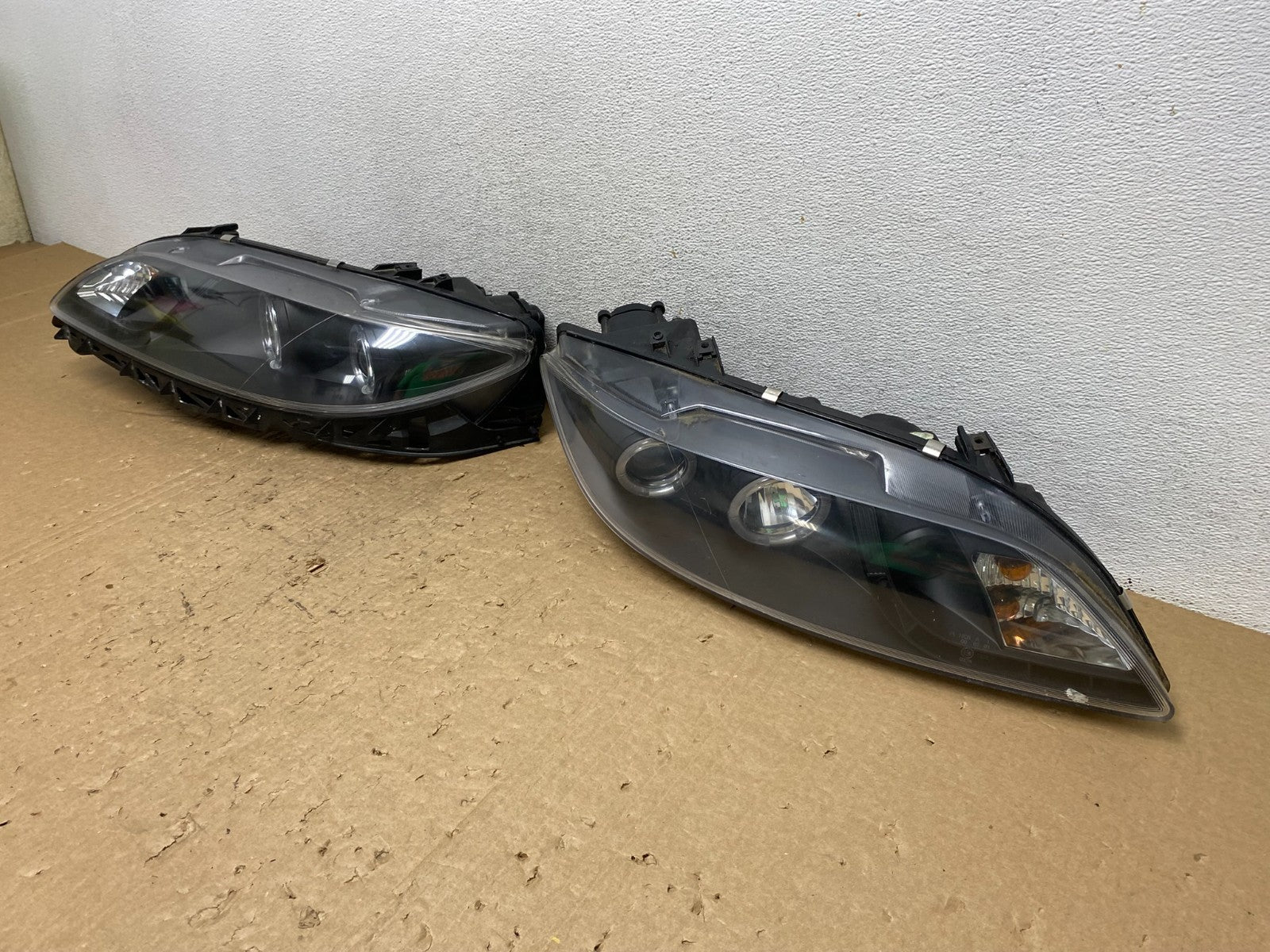 2003 to 2006 Mazda 6 Left Driver LH Side Halogen Headlight AG1369 DG1