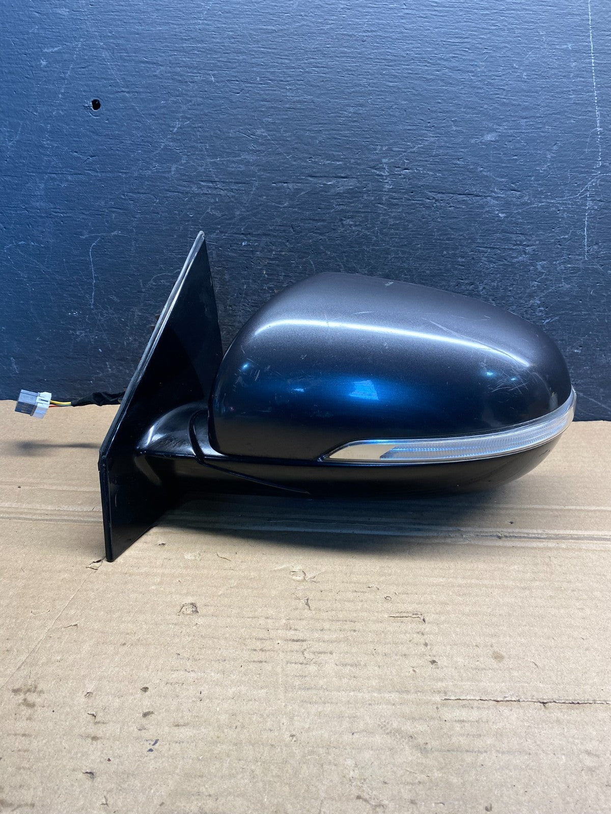 2016 to 2020 Kia Sorento Left Driver LH Door Mirror Turn Signal AE8130 DG0