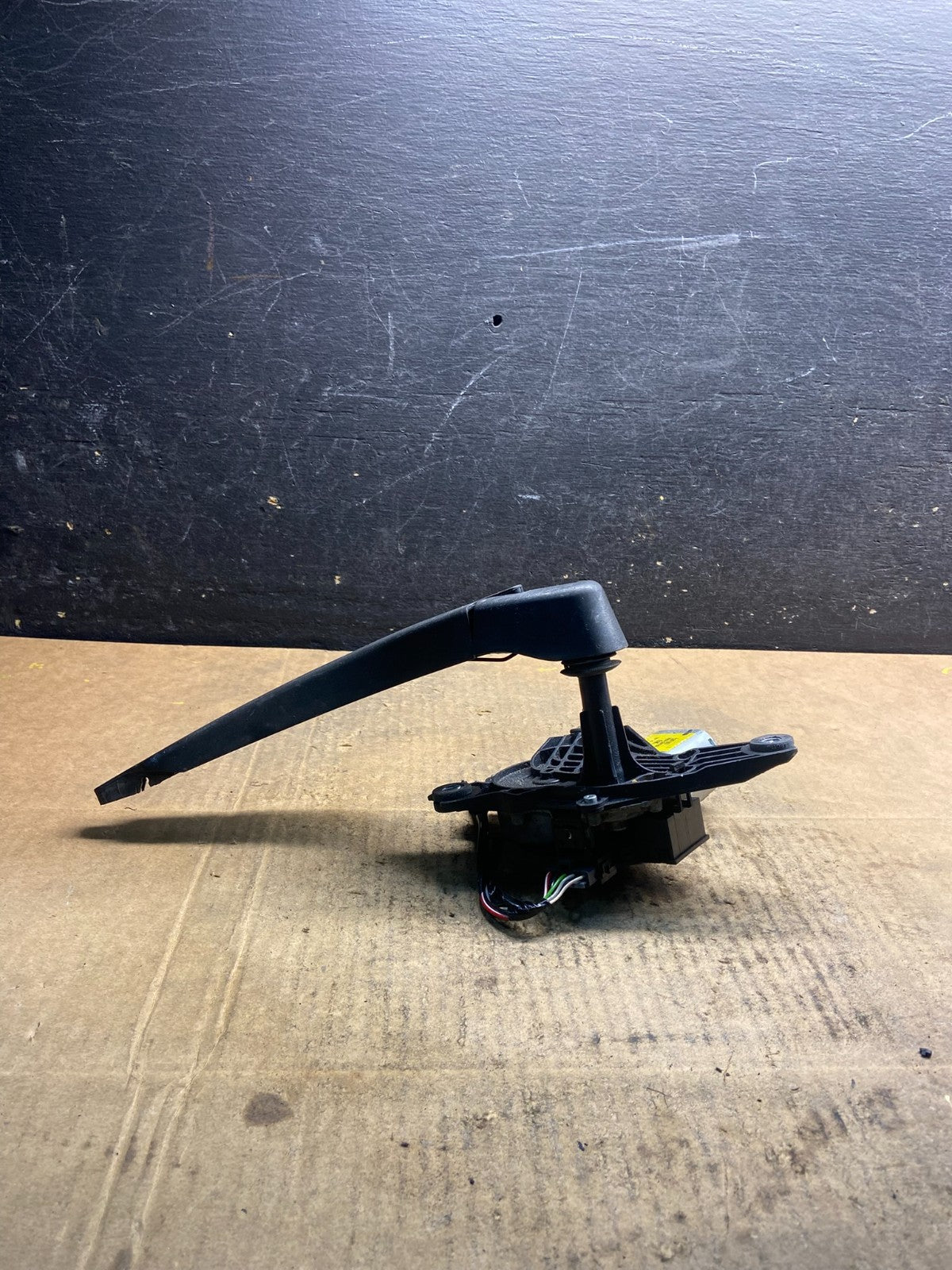 2013 to 2017 Buick Enclave Windshield Rear Wiper Motor y3747 DG1
