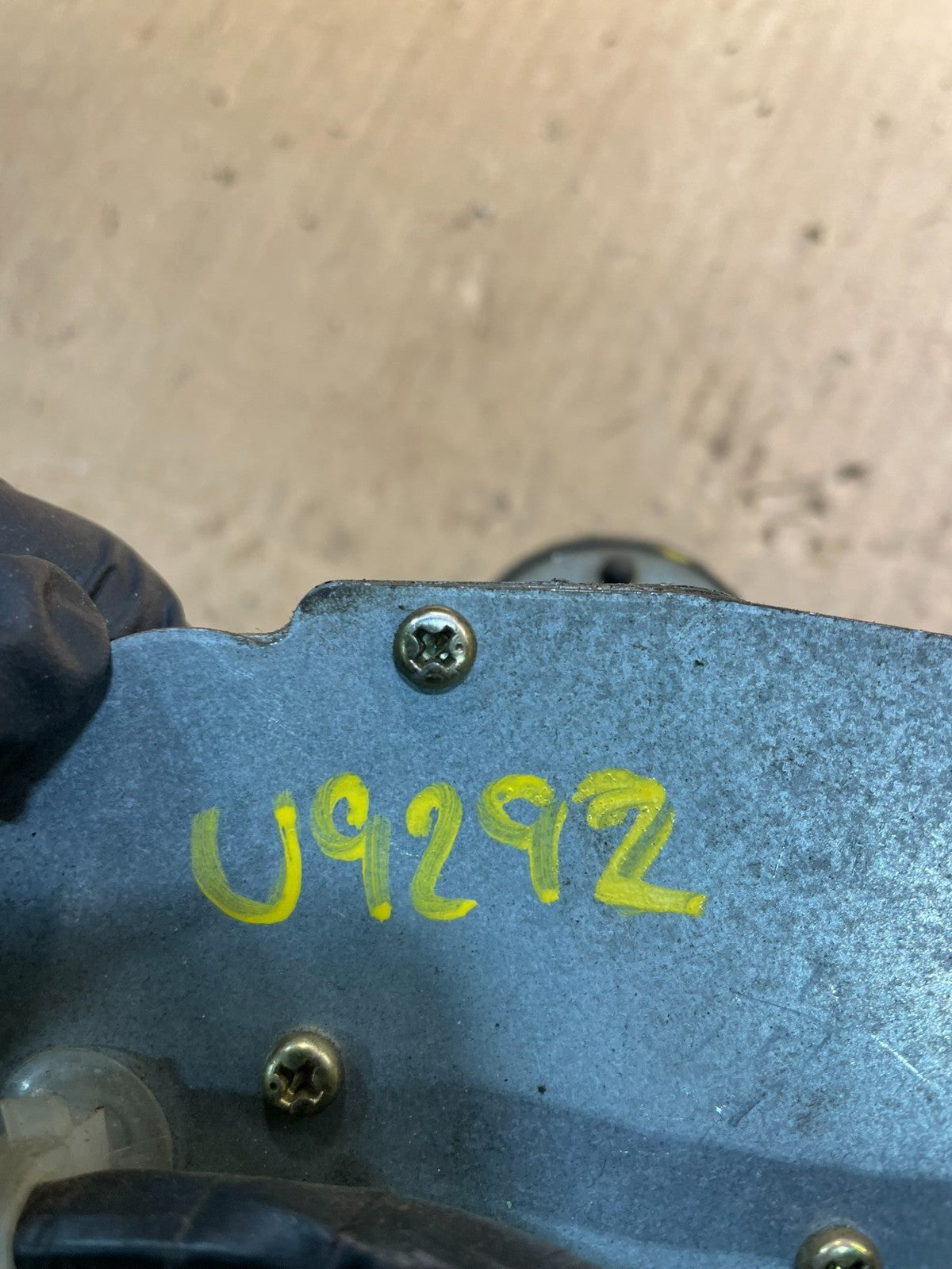 1991 to 1998 Mitsubishi Space Runner Wiper Motor Rear u9292 DG7