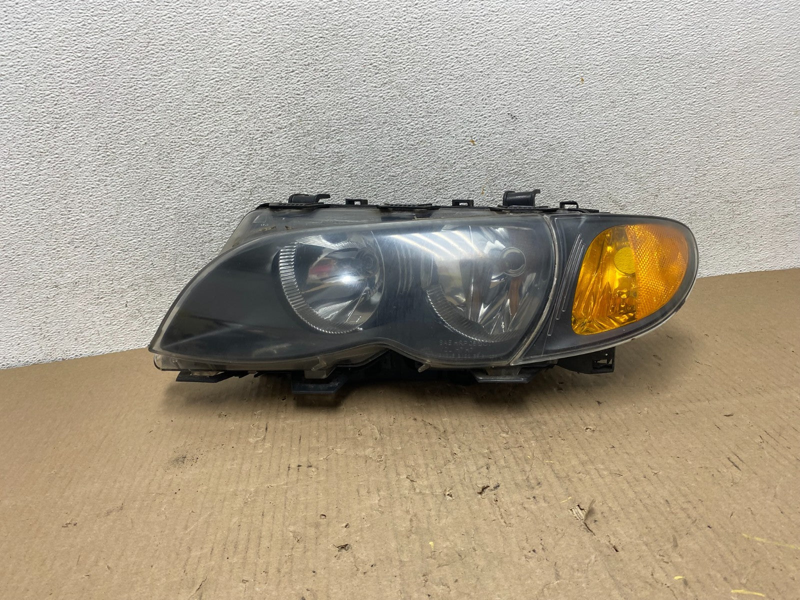 2002 to 2005 BMW 3 E46 Sedan Left Driver LH Halogen Headlight AG8025 DW0