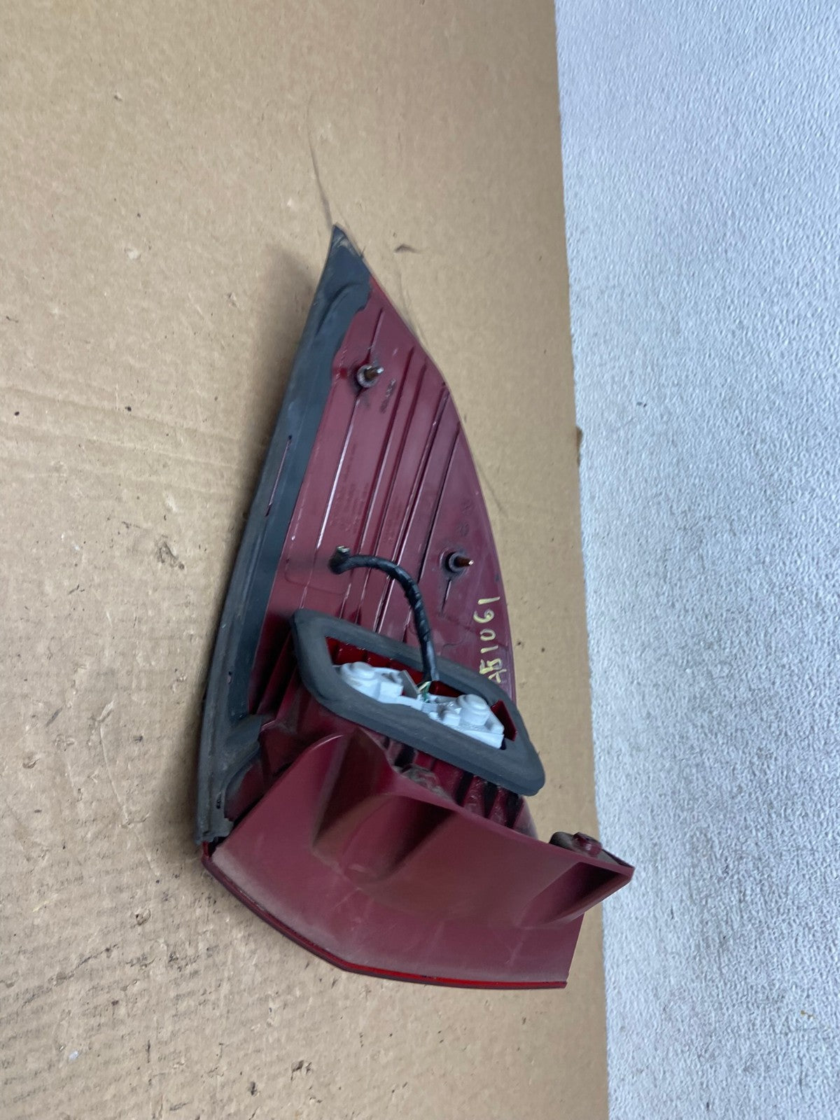 2004 to 2005 Toyota Sienna Left Driver LH Side Tail Light AG1061 LK4
