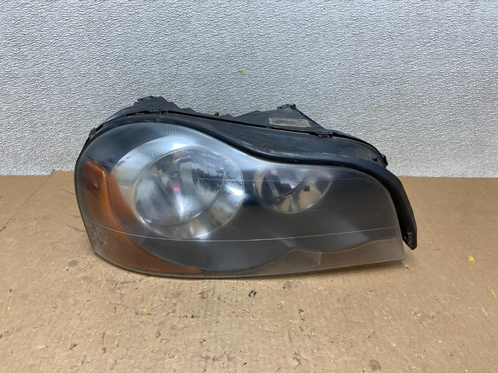 2003 to 2006 Volvo XC90 Right Passenger Rh Side Headlight Halogen Z7964 DW0