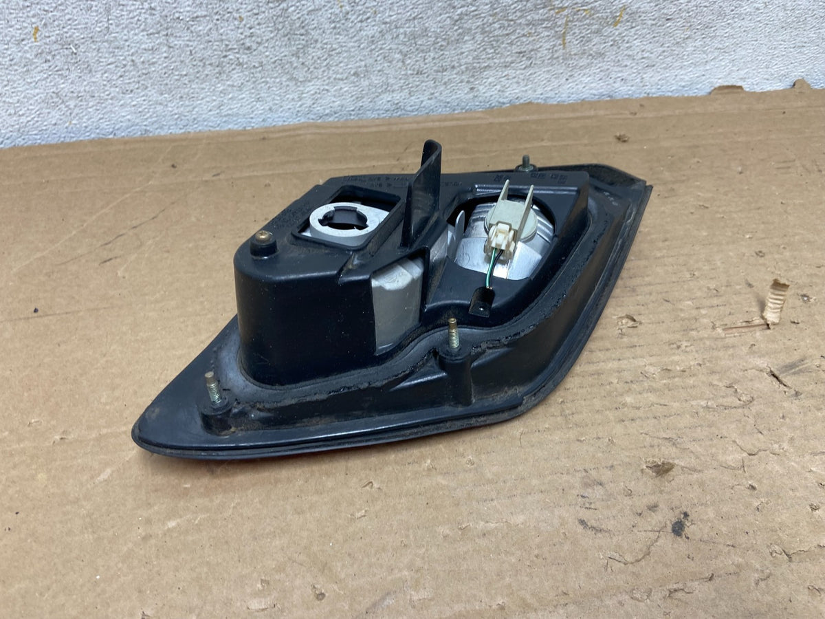 2000-2001 Infiniti i30 Right Passenger Rh Side Tail Light Inner AH8914 DW4