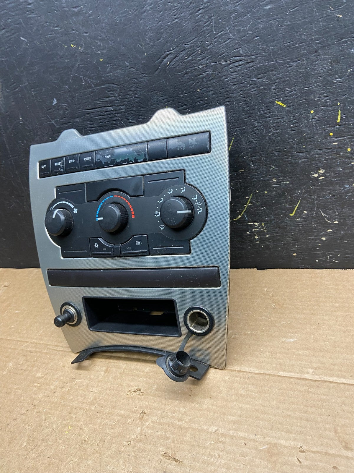 2005 2006 2007 Jeep Commander Grand Cherokee A/C Climate Control Bezel W1694 DG2