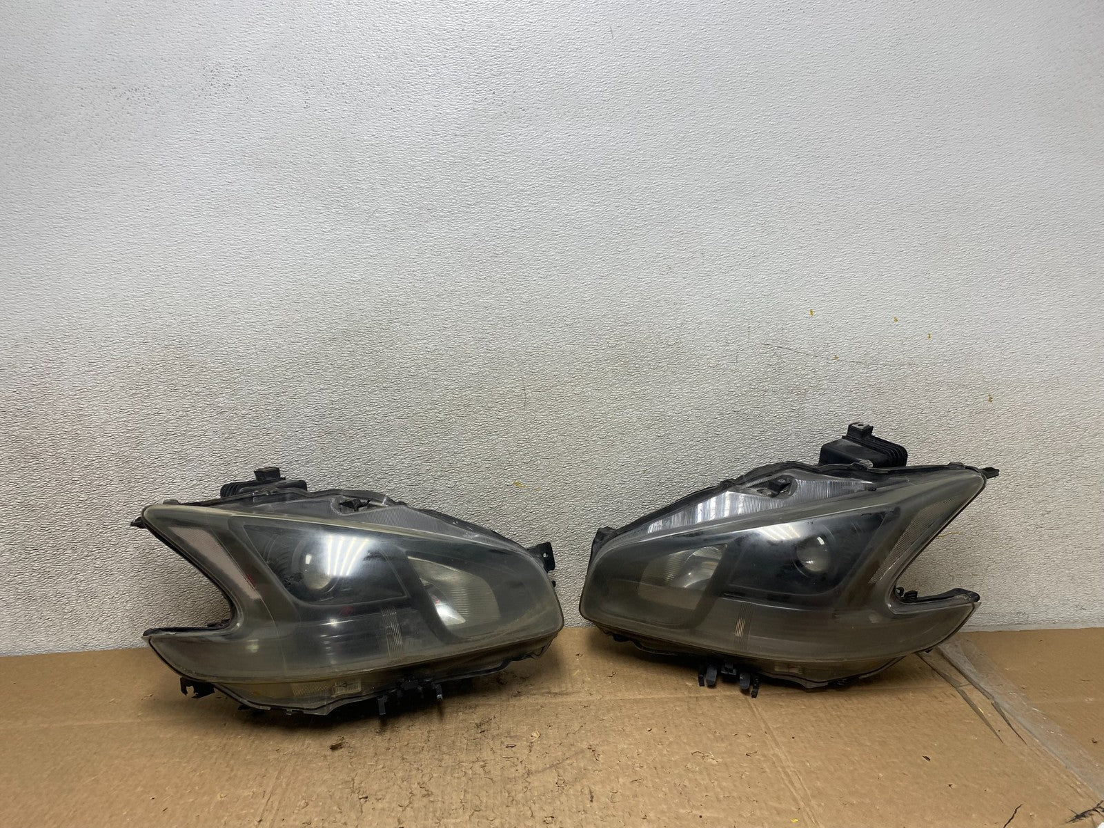 Halogen 2009 to 2014 Nissan Maxima Left+Right Set Side Headlights Z1233 DW0