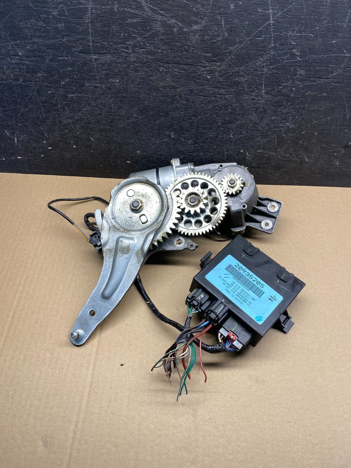 2009-2012 GMC Acadia Power Motor Liftgate Tailgate Control Module ah7400 DG0