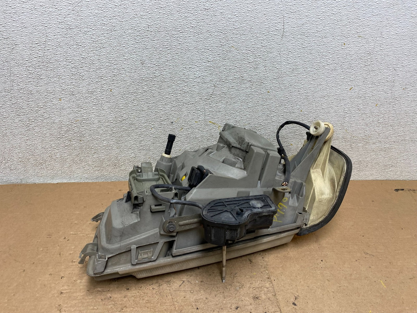 1986 to 1991 Mercedes-benz W126 Right RH Side Halogen Headlight P9981 DW10