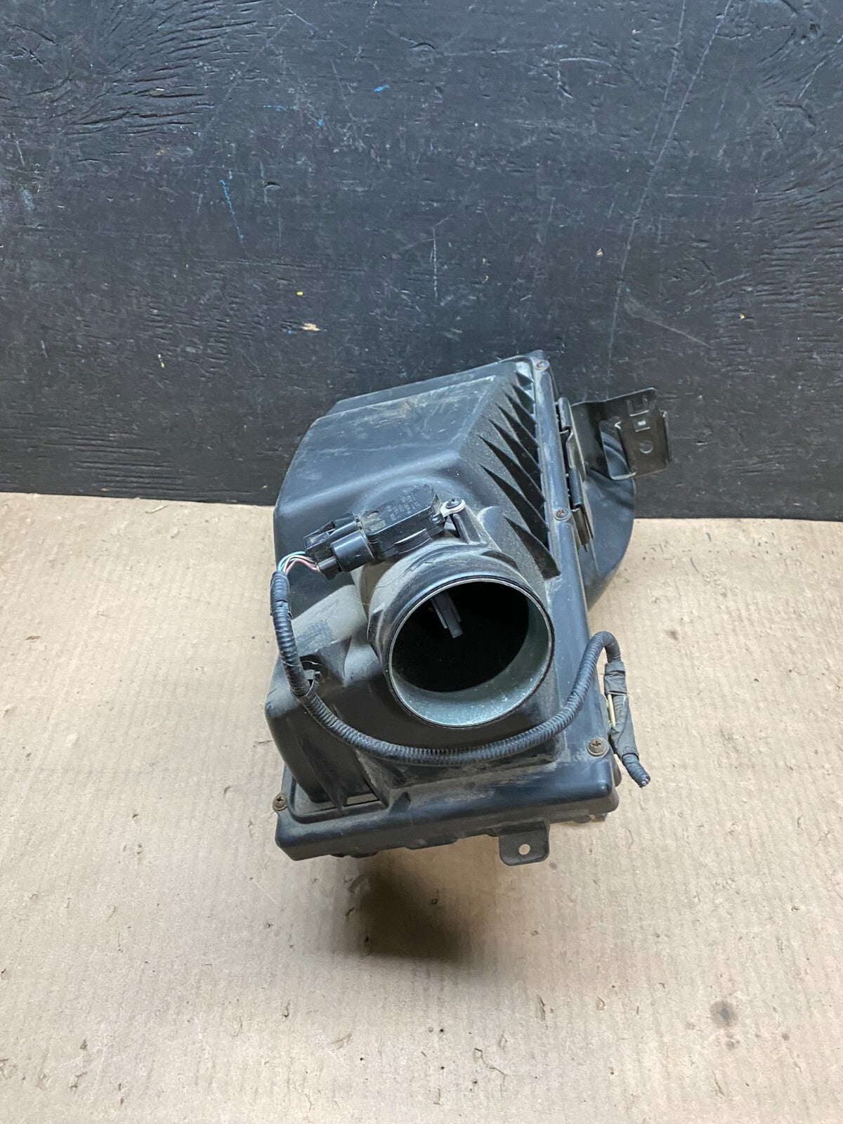 2010-2013 Land Range Rover OEM 5.0L Left Driver LH Air Filter Cleaner Box J06540