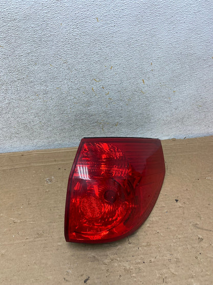 2006 - 2010 Toyota Sienna Right Passenger Side Tail Light AH8404 LK0