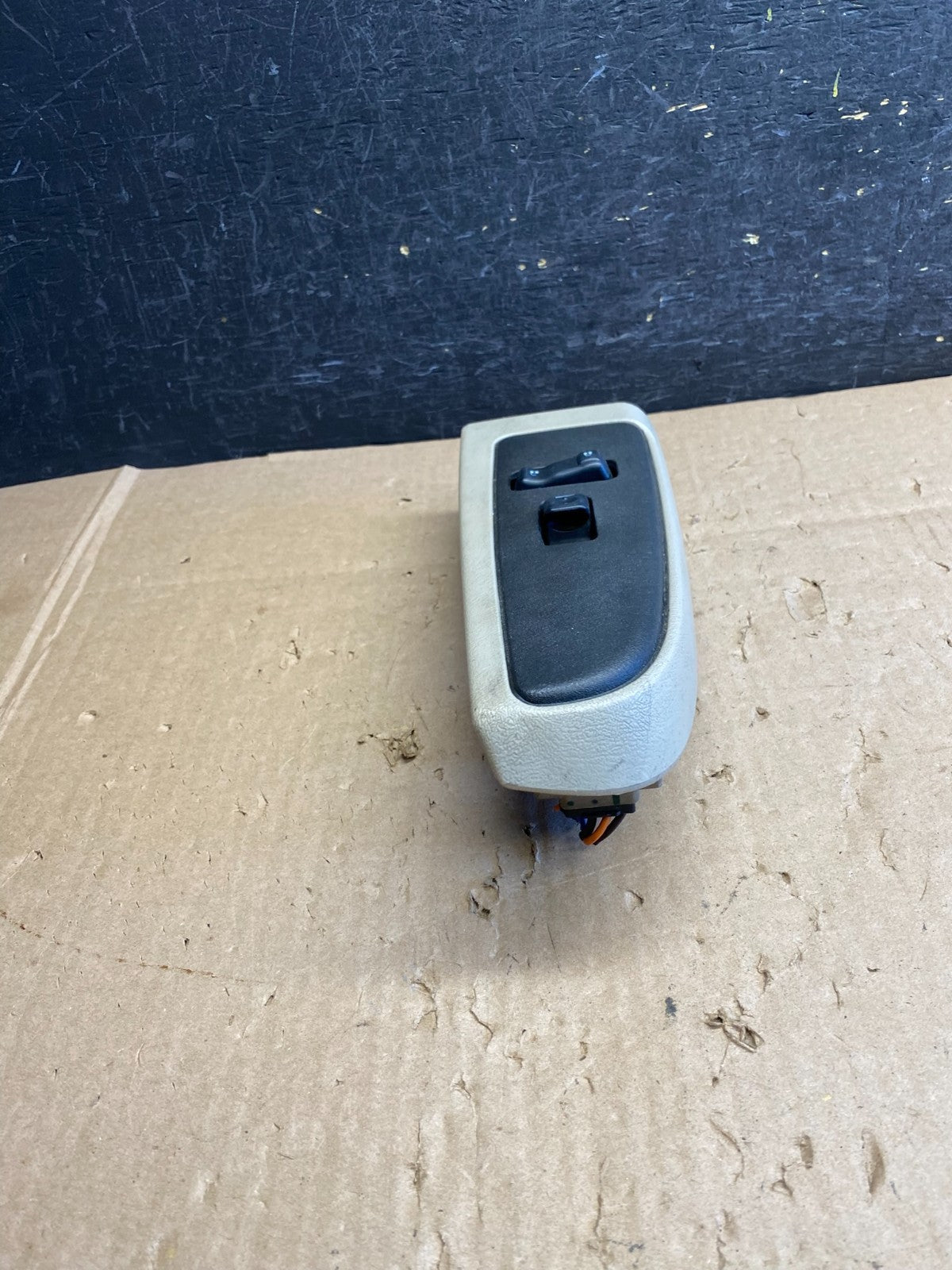 2003-2006 Chevrolet Silverado Right Passenger RH Window Switch AJ1290 DW1