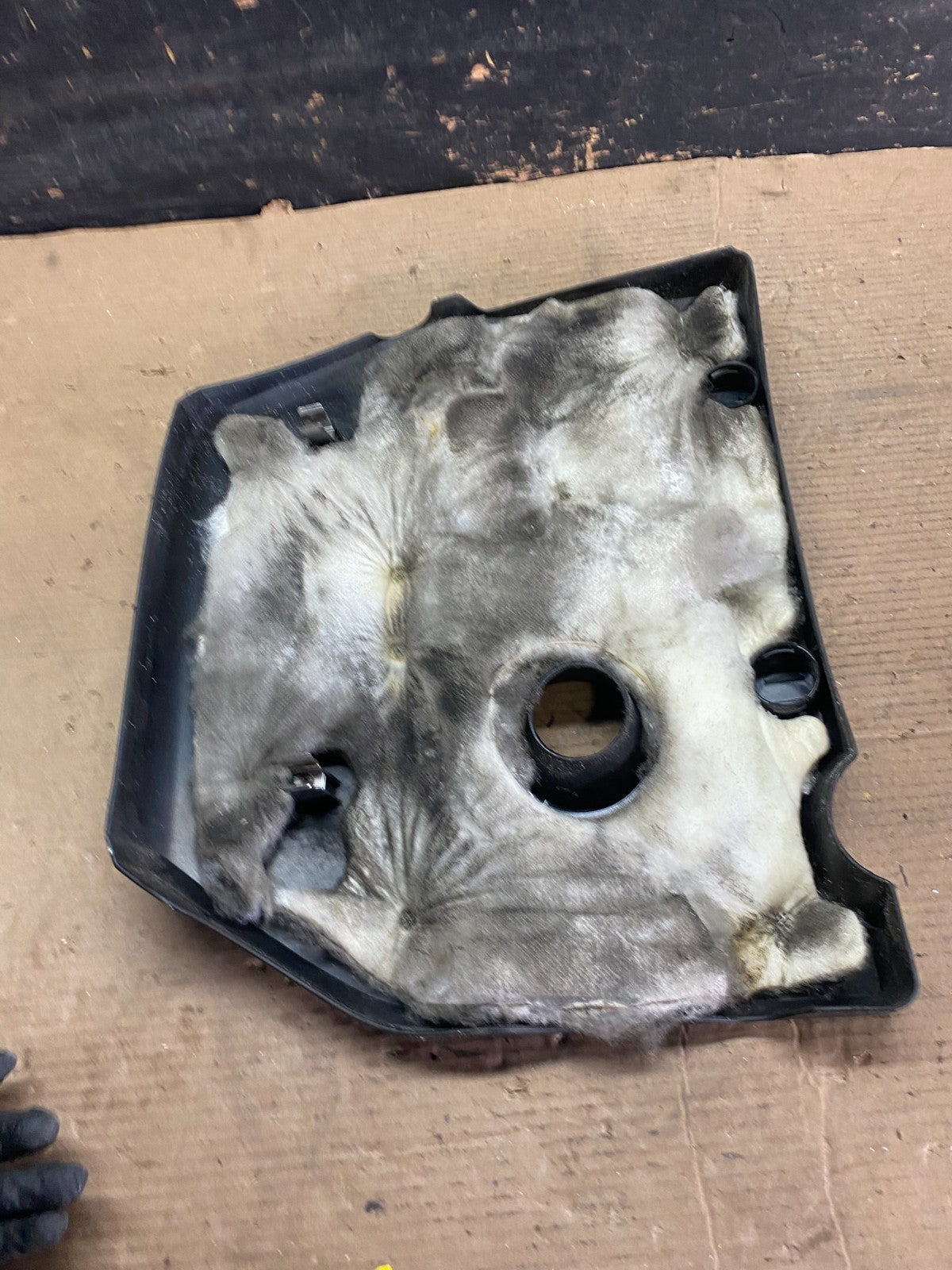 2004 to 2009 Mazda 3 DOHC 16 VALVE Engine Shield Top Cover Oem R5070 DG7