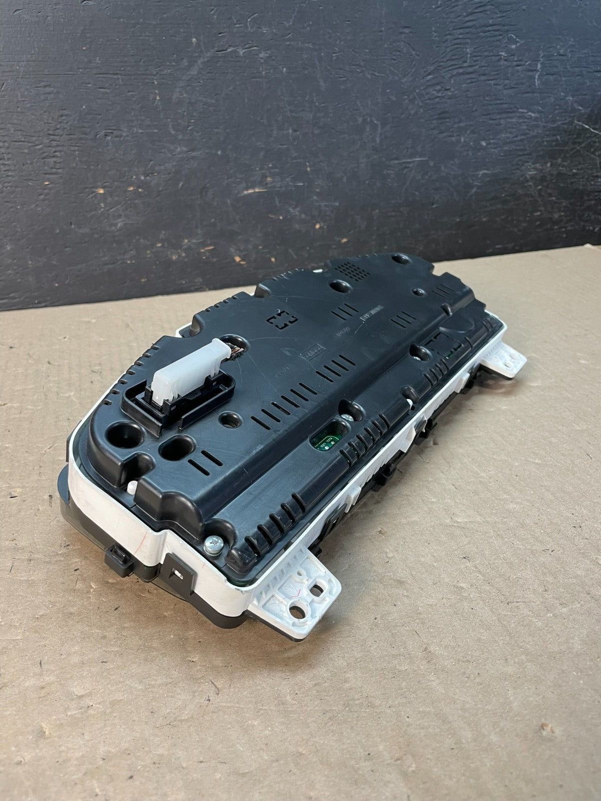 2013 Ford Taurus Speedometer Cluster Gauges DG1T-10849-GK AE3356 DG6