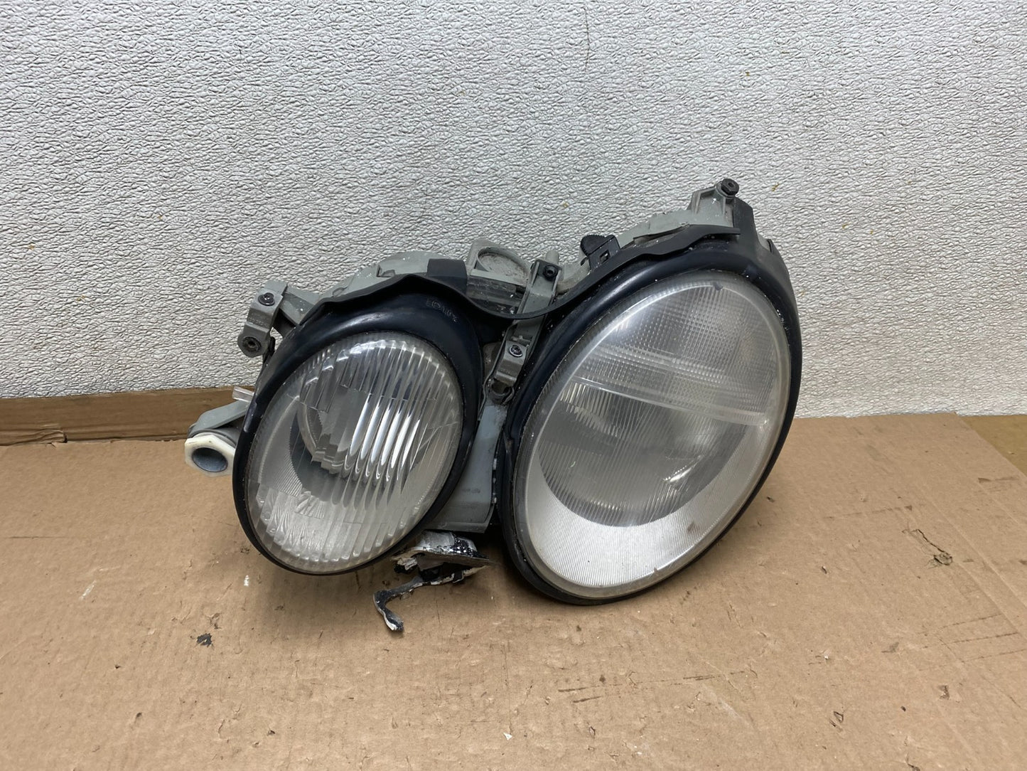 1997-1999  Mercedes E E320 E430 Left Driver LH Side Headlight Xenon U8498 DW0