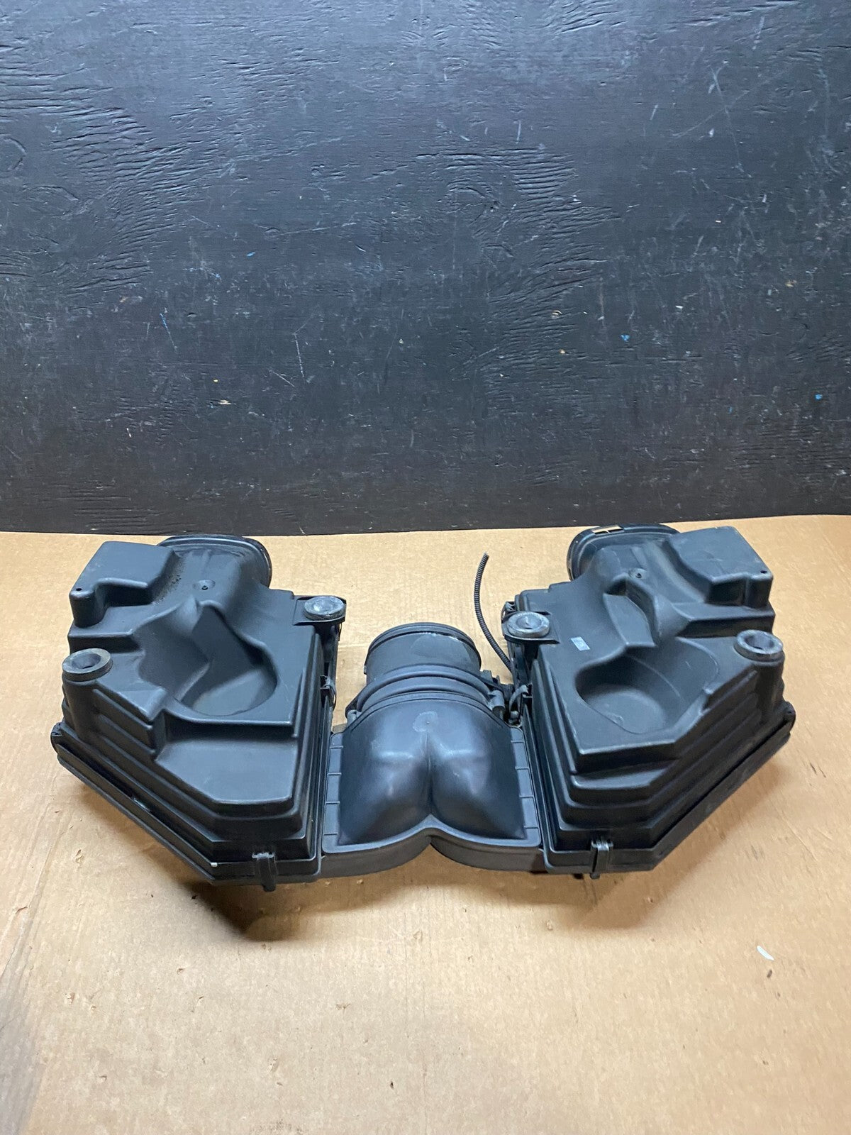 2007 to 2010 BMW E70 X5 N62 Air Intake Cleaner Filter 7548896 H4687 PS4