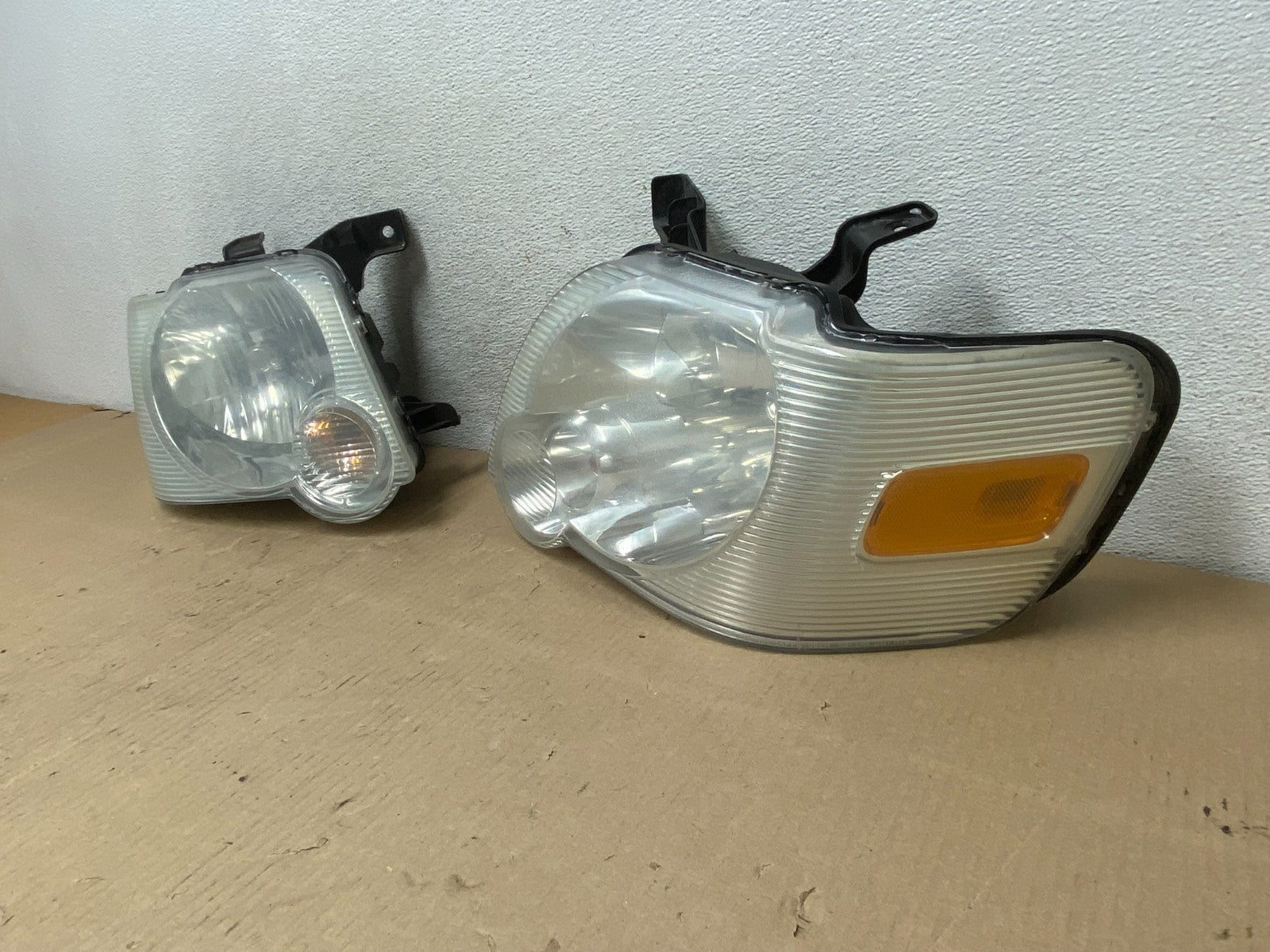 2006 2007 2008 2009 2010 Ford Explorer Left+Right Set Headlights AG7965 DW2