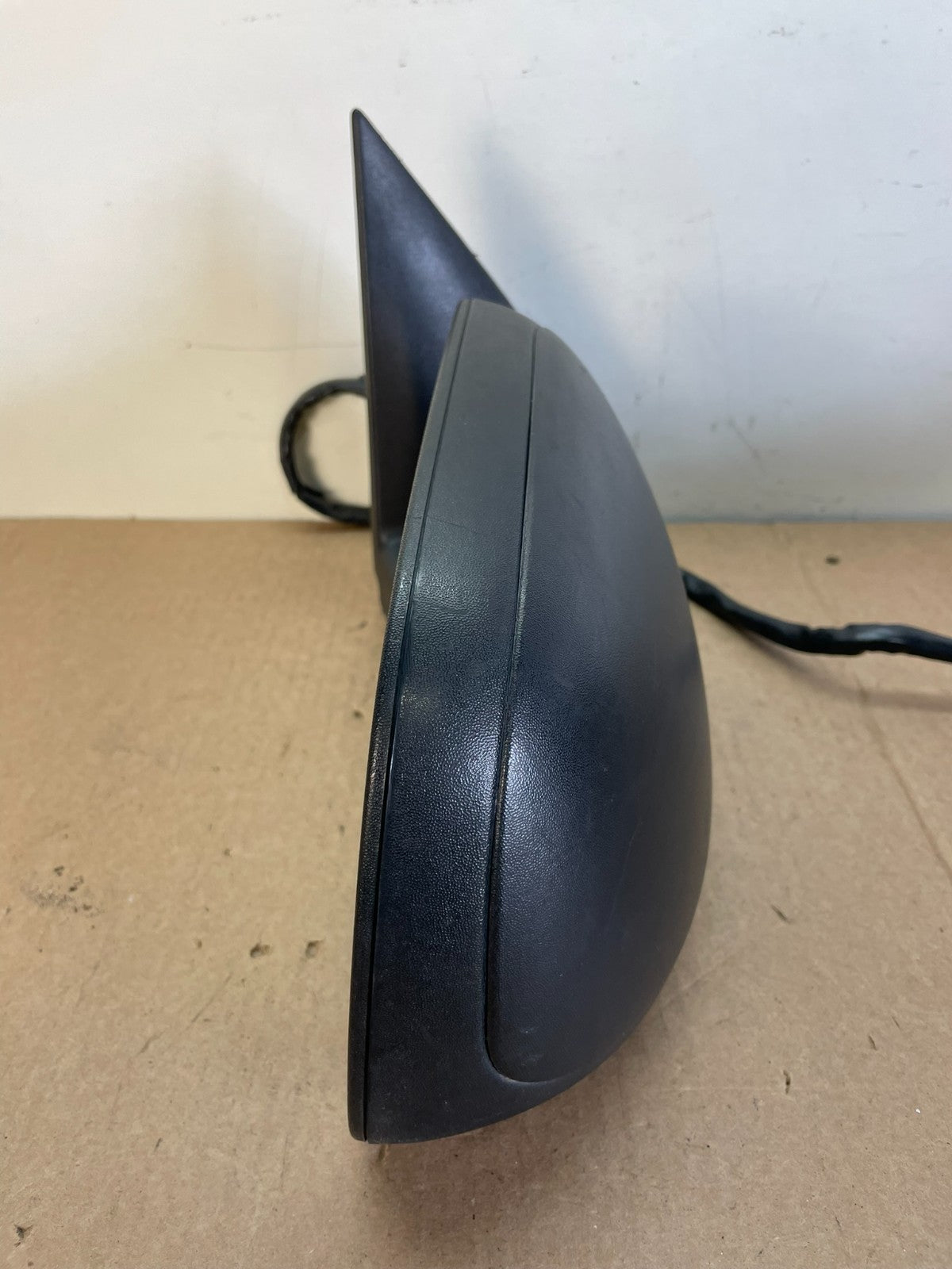 2003-2006 Chevrolet Tahoe Suburban Right Passenger Turn Door Mirror AH6181 DW8