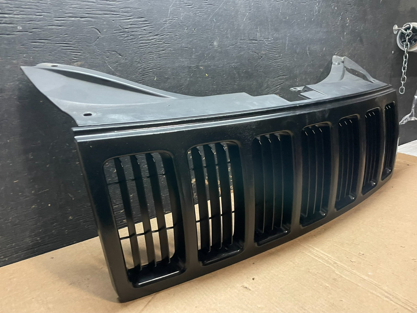 2008-2010 Jeep Grand Cherokee Front Upper Grill Grille Aftermatrket Z5793 DG1