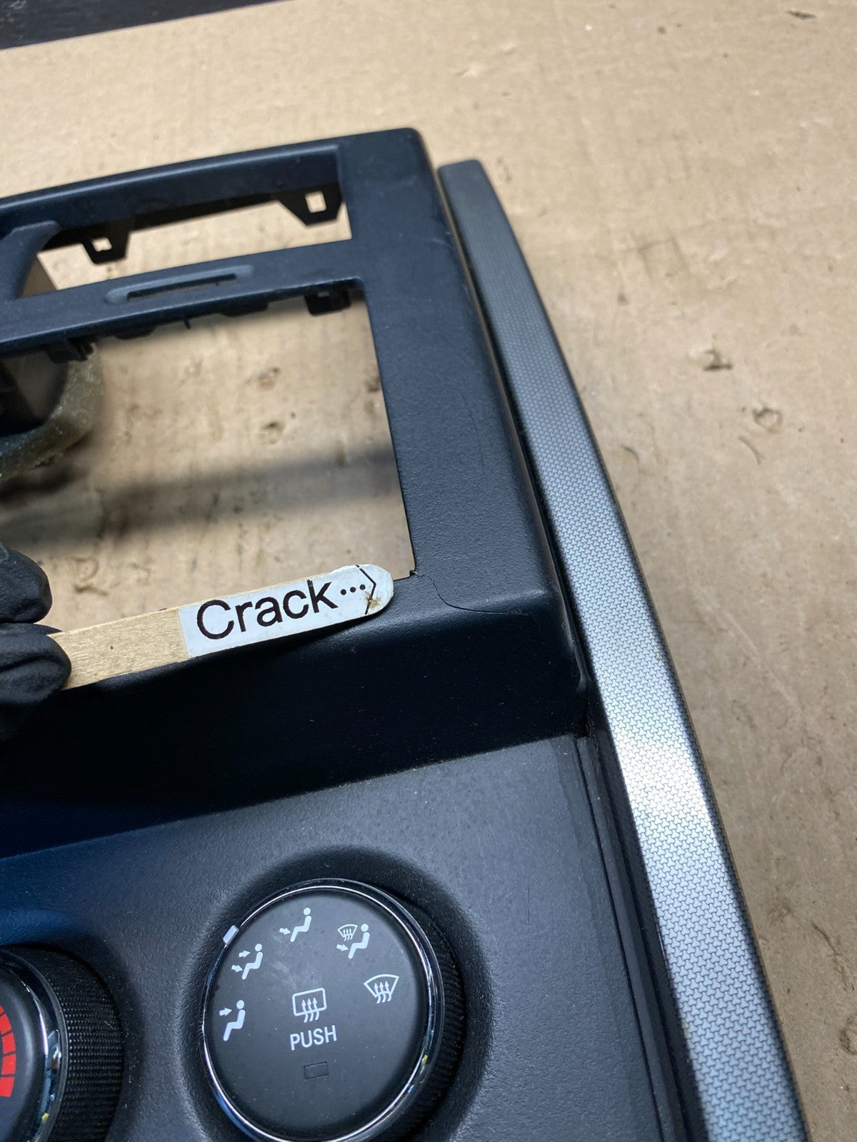 2008 to 2012 Jeep Liberty Dash Climate Temperature Control Radio Bezel R8943 DG5