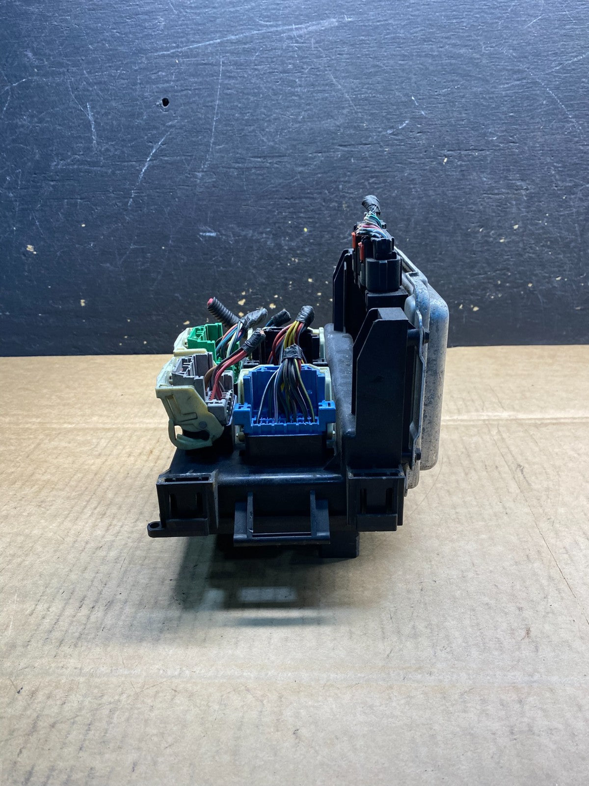2005 2006 Dodge Magnum Engine Fuse Box p05087166ai AB3951DG3