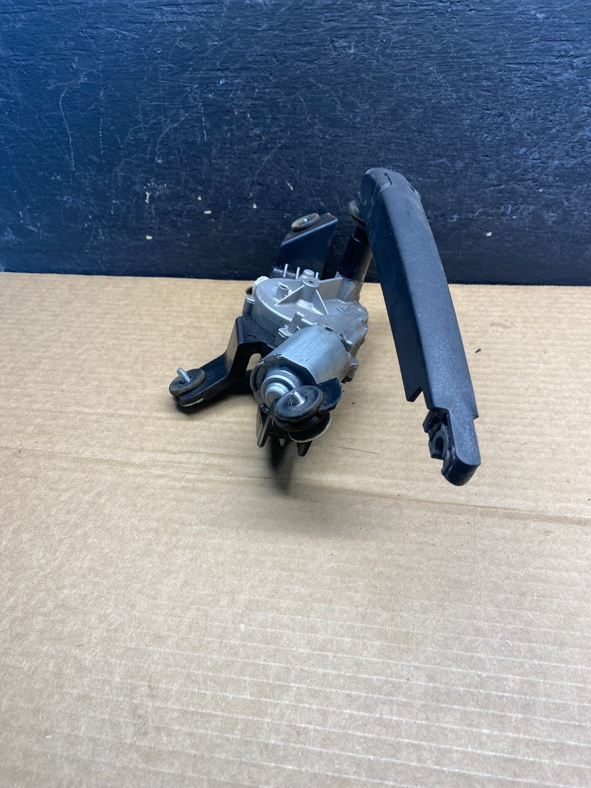 2016 - 2018 Kia Sorento Rear Glass Windshield Wiper Motor AF6718 DG2