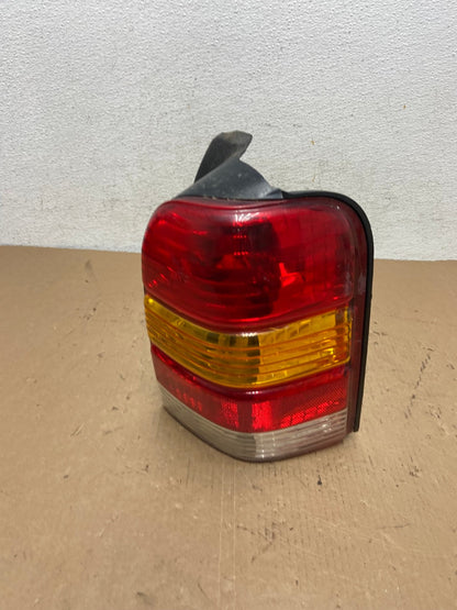 2001 to 2007 Ford Escape Right Passenger RH Side Tail Light AD8026 LK0