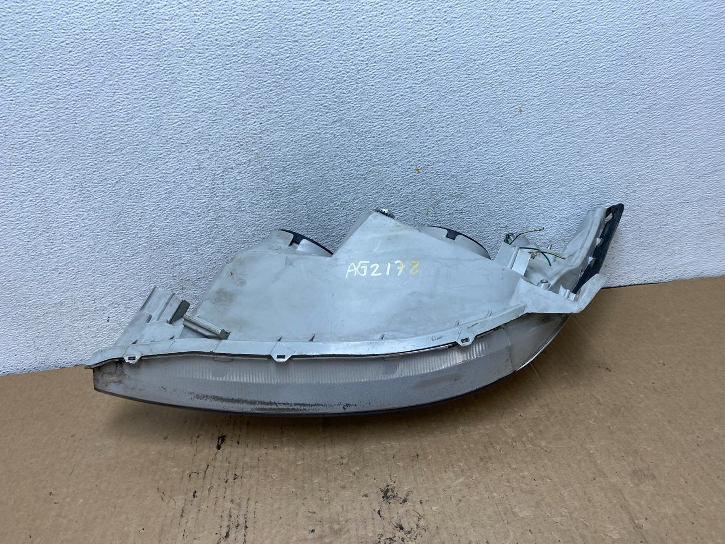 2002 to 2004 Toyota Camry Halogen Headlight Right Passenger Rh AG2178 DW7
