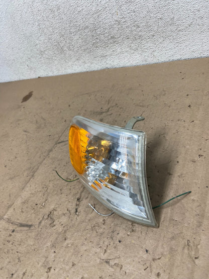 2001-2002 Toyota Corolla Right Passenger Turn Signal/Marker Light AG5461 DW2