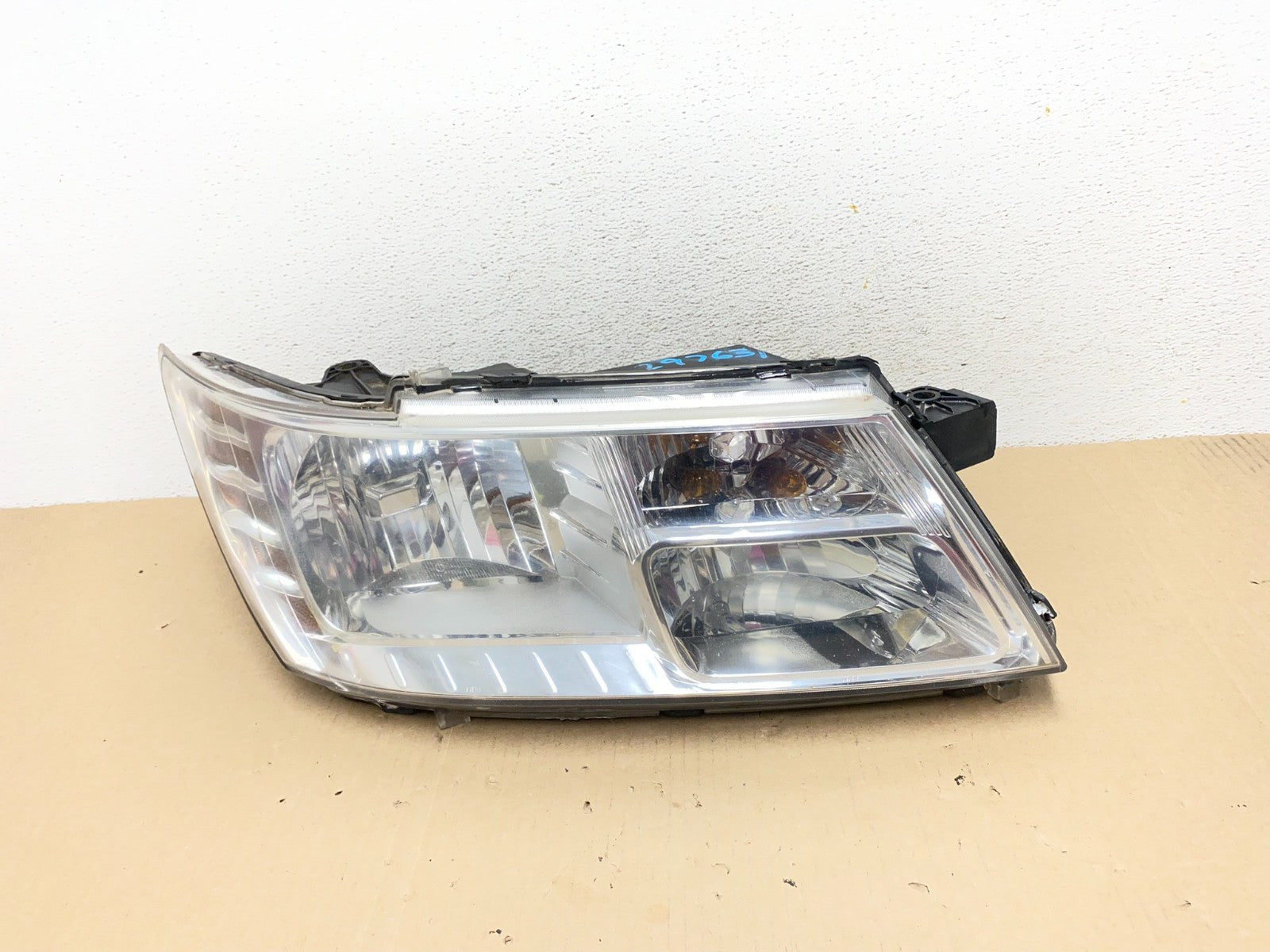 2009 to 2017 Dodge Journey Headlight Right Passenger Rh Halogen AG6855 DW0
