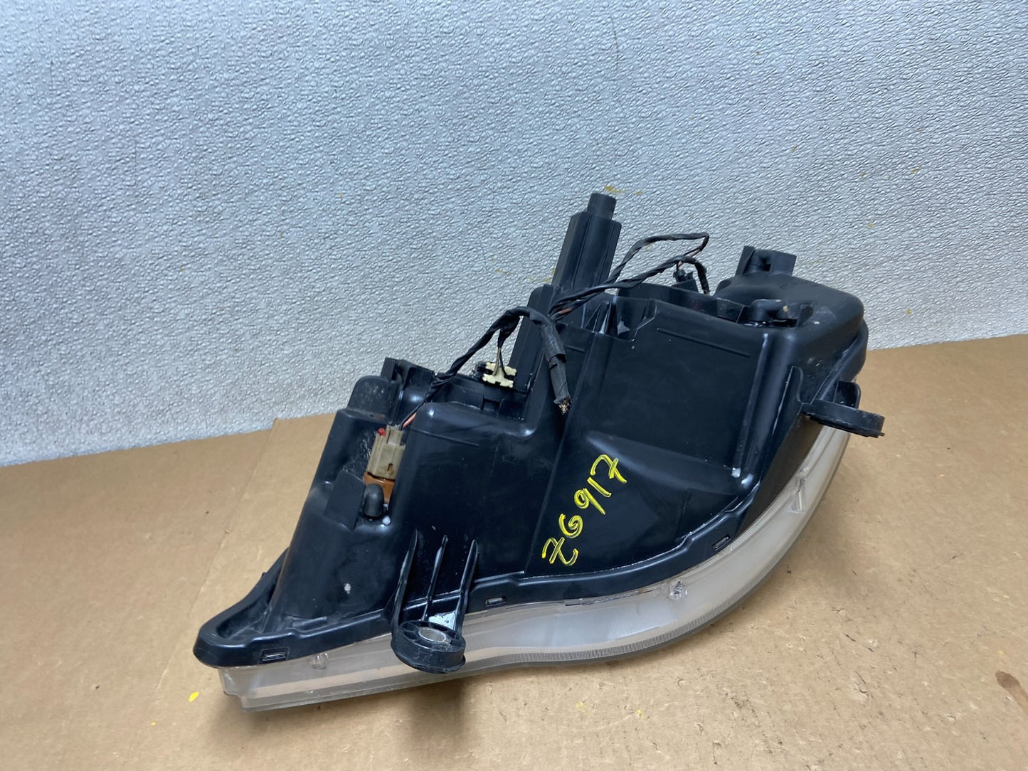 2011 to 2016 Chrysler Town and Country Right Passenger Headlight Z6917 DW7