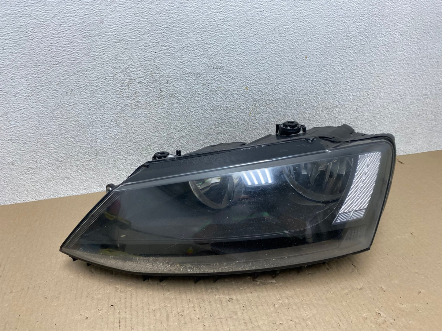 2011 to 2014 Volkswagen Jetta Left Driver LH Headlight Halogen AE9683 LK0