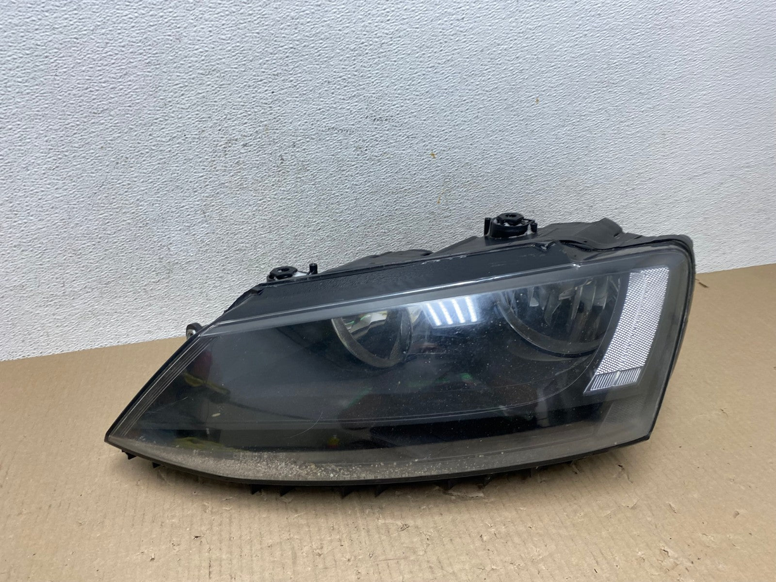 2011 to 2014 Volkswagen Jetta Left Driver LH Headlight Halogen AE9683 LK0
