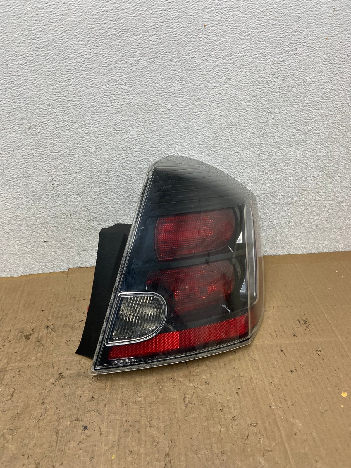 2007 to 2012 Nissan Sentra Right Passenger Rh  Black Tail Light Oem AC0260 LK0