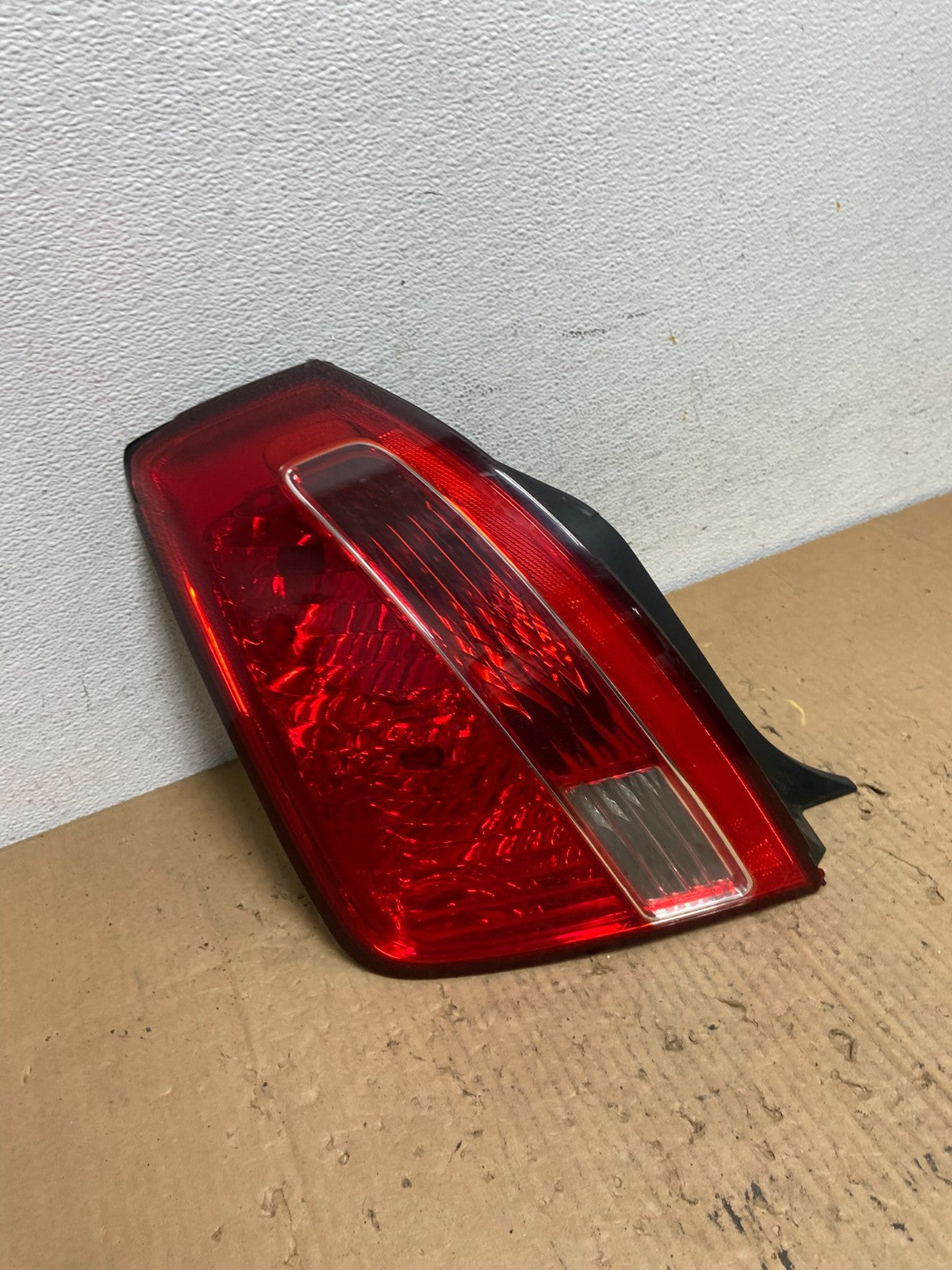 2007 to 2009 Kia Amanti Left Driver Side Tail Light AD2542 DW2