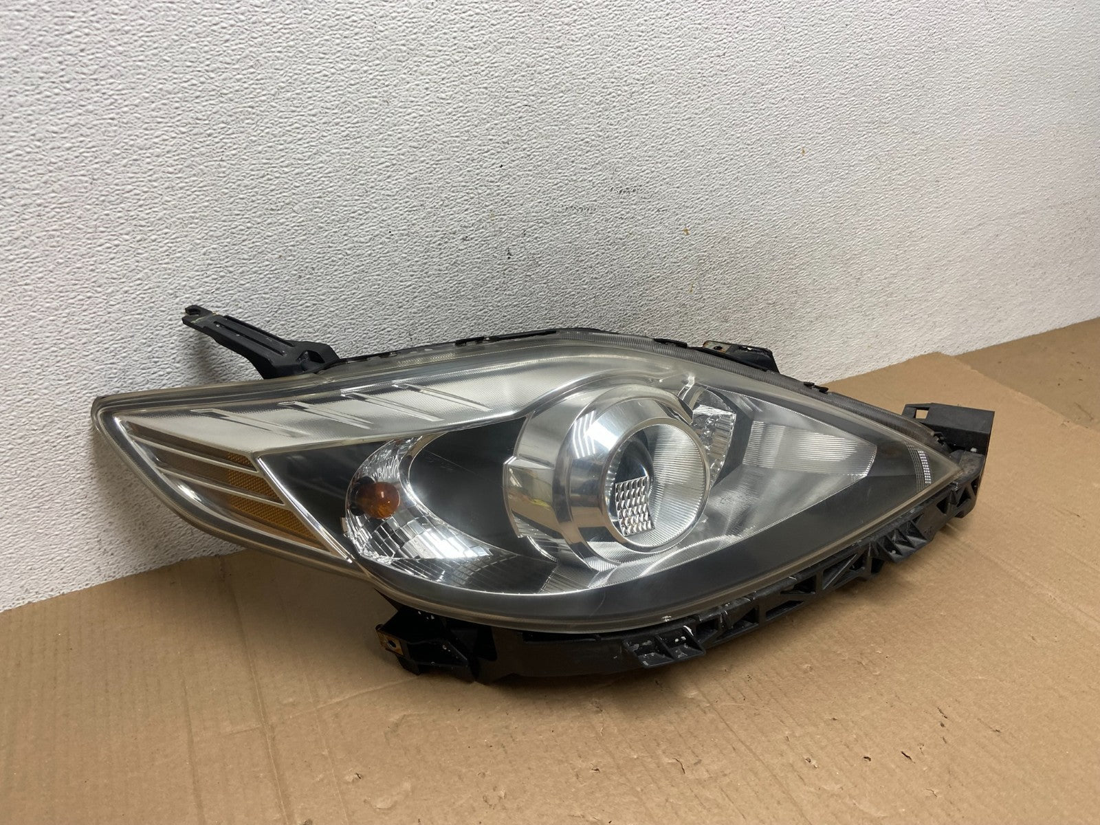 2008 2009 2010 Mazda 5 Right Passenger RH Black Xenon Headlight AE8932 DW2
