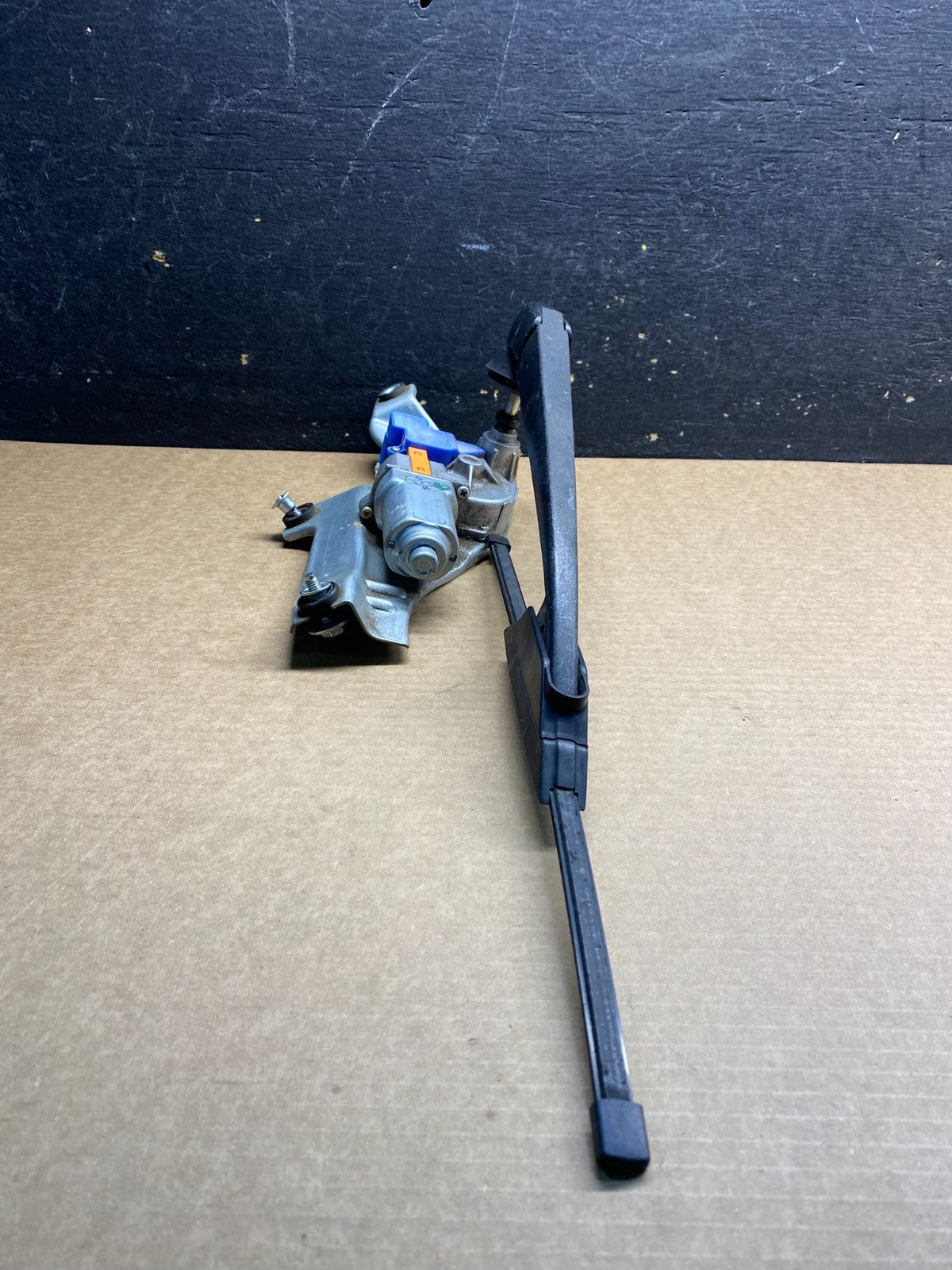 2009 to 2013 Subaru Forester Rear Windshield Washer Wiper Motor Z90382