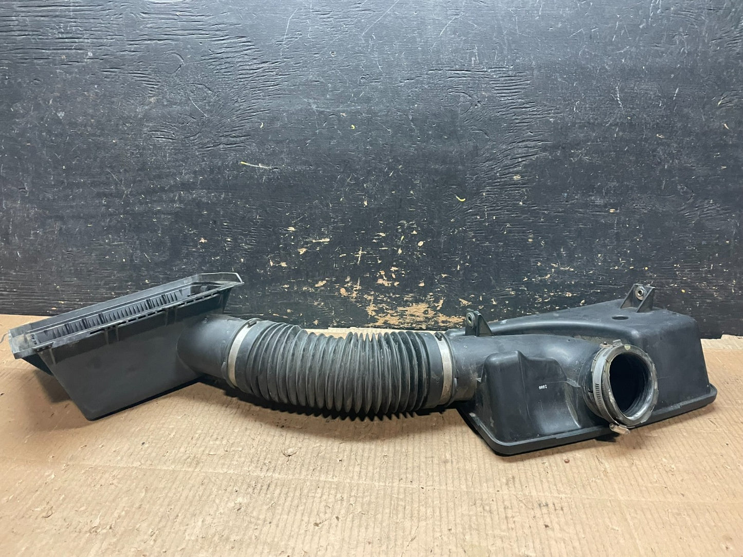 2005 - 2007 Jeep Grand Cherokee 4.7L V8 Engine Air Intake Resonator Y6298 DG4