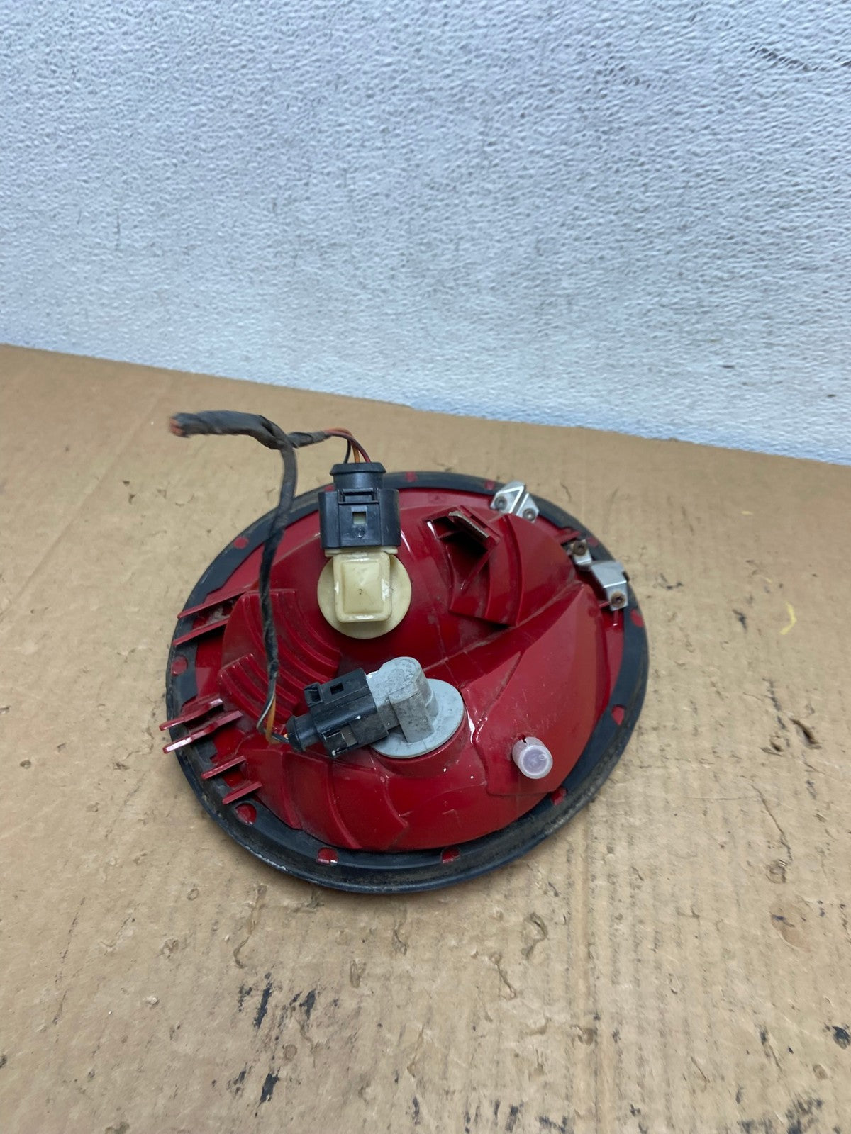 1998-2005 Volkswagen Beetle Left Driver LH Side Tail Light AD2452 LK5