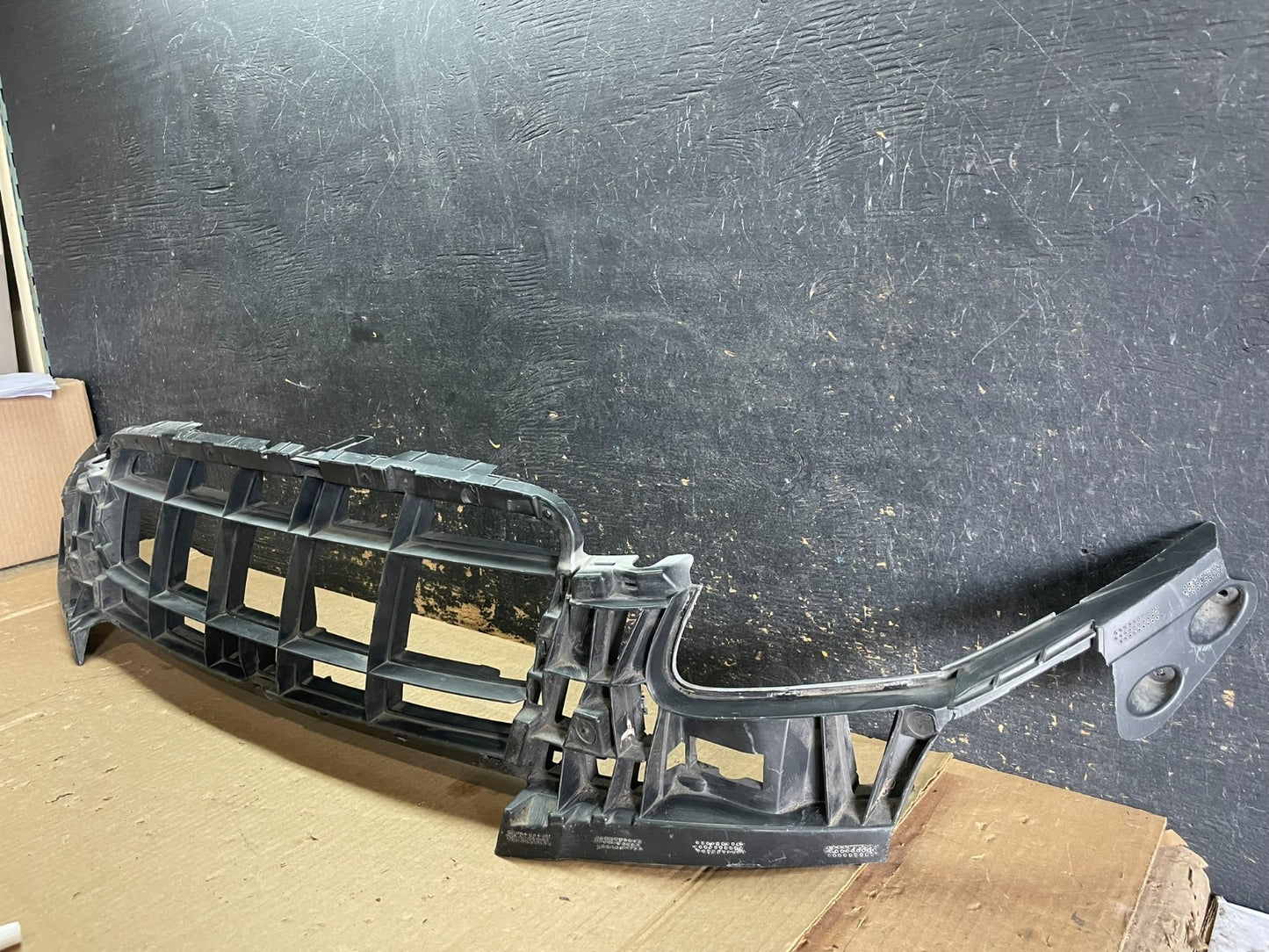 2009 2010 2011 Audi A6 Front Bumper Grille Bracket Retainer AB3055 DG1