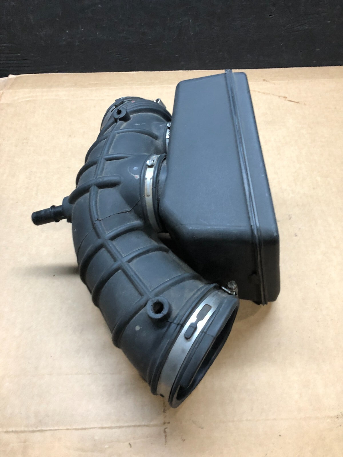 2009 to 2012 Ford Flex Taurus Lincoln Mks Air Hose  Duct Tube OEM F4259 PS6