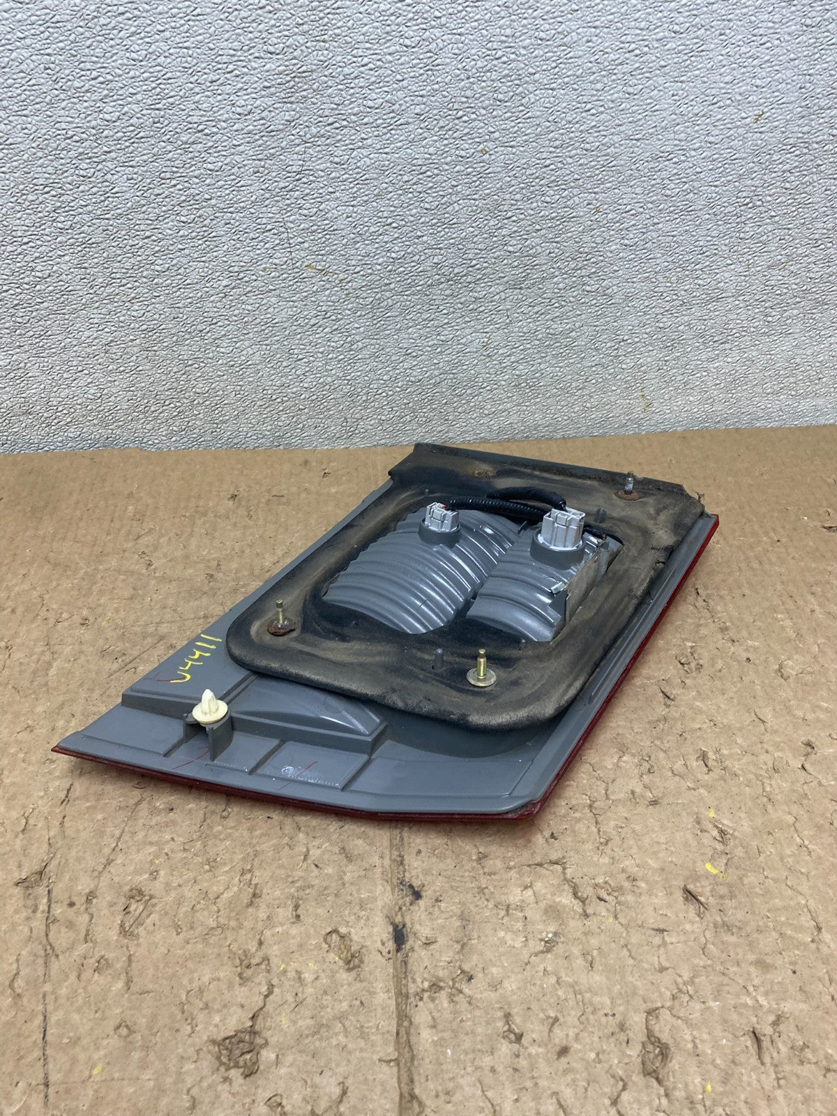 2005 2006 2007 Honda Odyssey Inner Right Passenger RH Tail Light V4411 DW6