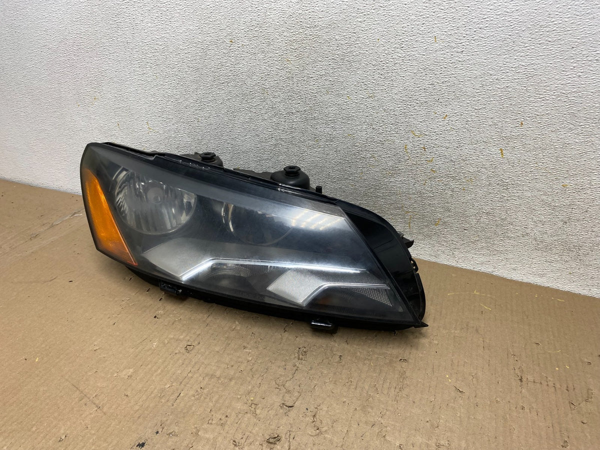 2012-2015 Volkswagen Passat Right Passenger RH Halogen Headlight AH6004 DW2