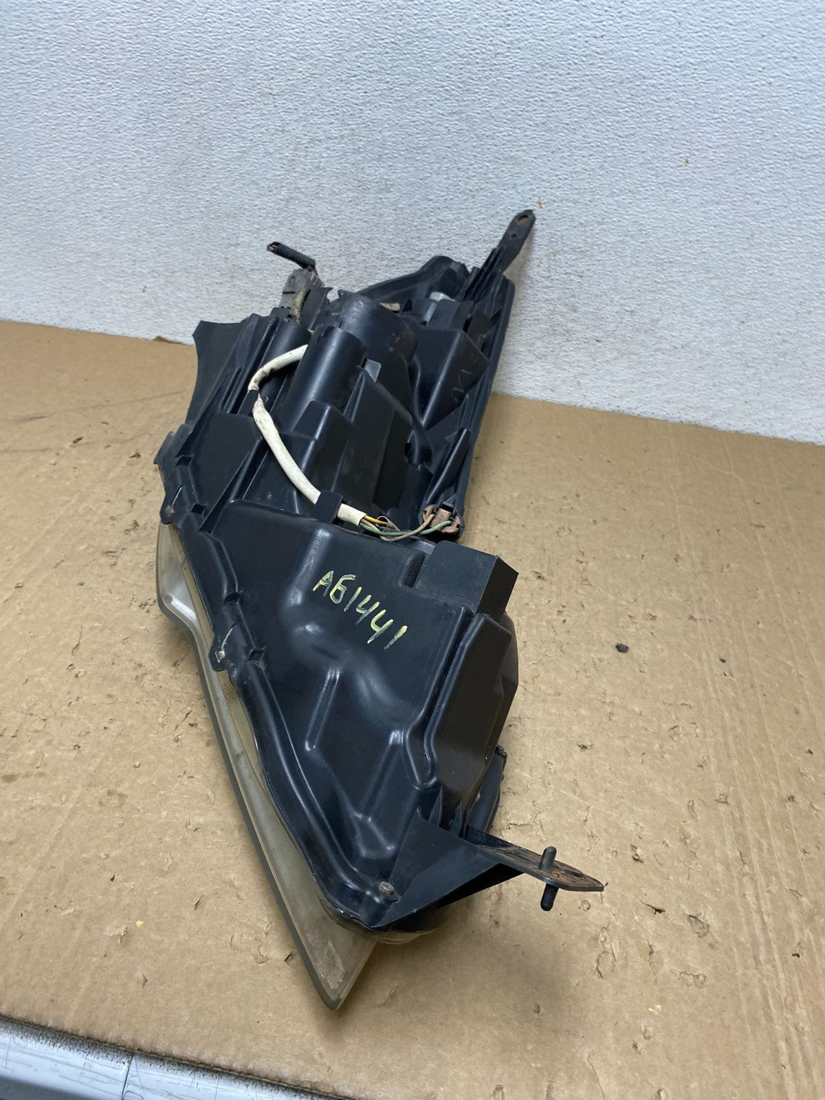 2010 2011 2012 Subaru Legacy Outback Left Driver Halogen Headlight AG1441 DW7