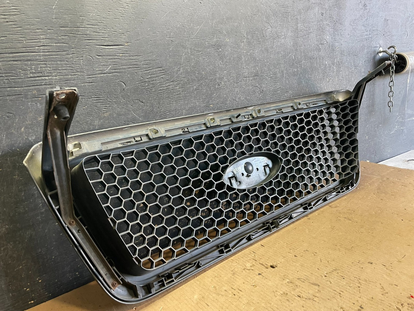 2004 to 2008 Ford F150 F-150 Front Upper Grill Grille Oem AA5961 DG9