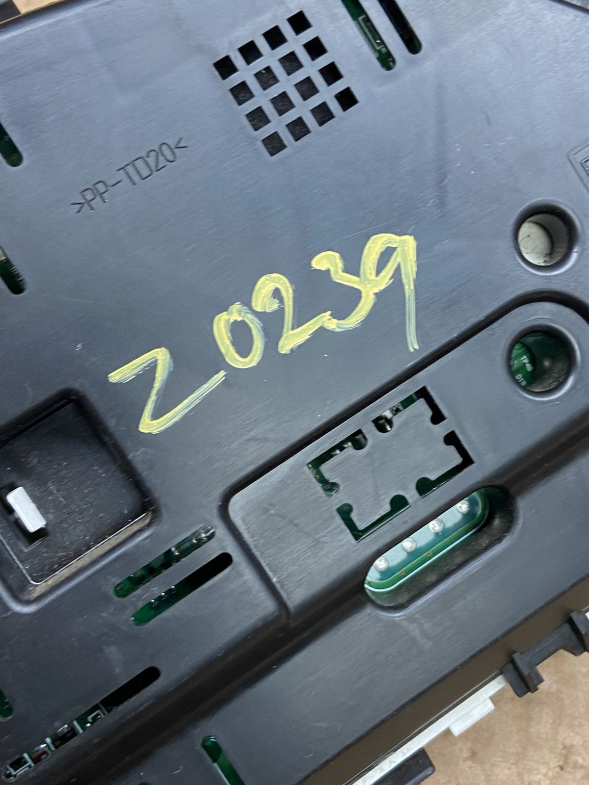 2011 2012  Ford Taurus Speedometer Instrument Cluster Gauges Z0239 DG8